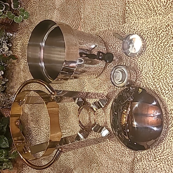 Vollrath Panacea Elegant 24 kt. Gold Accent Coffee Urn, 11.6 qt/11 liter - Picture 10 of 16